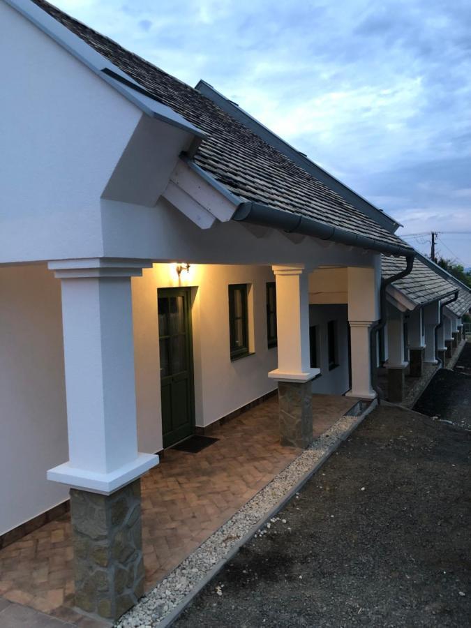 Borostyan Porta Apartment Lesencetomaj