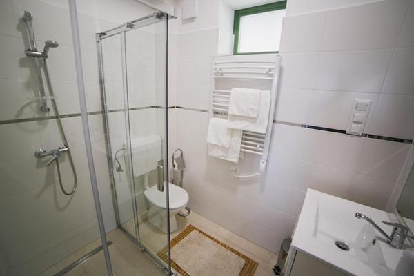 Borostyan Porta *