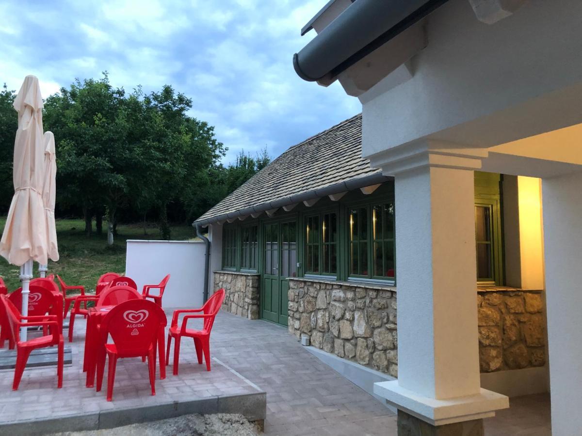 Borostyan Porta